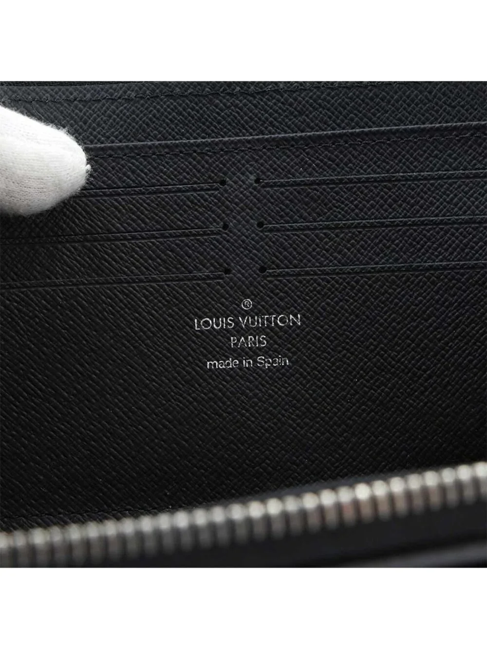 Louis Vuitton Taiga Zippy Dragonne L-shaped Zipper Wallet Leather Noir